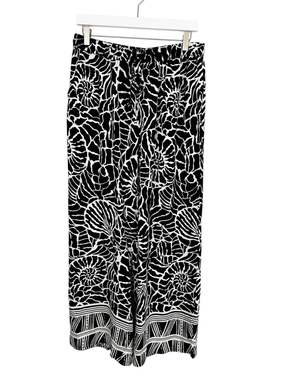 CeCe Black & White Shell-Print Wide Leg Pants Size Medium 100% Rayon